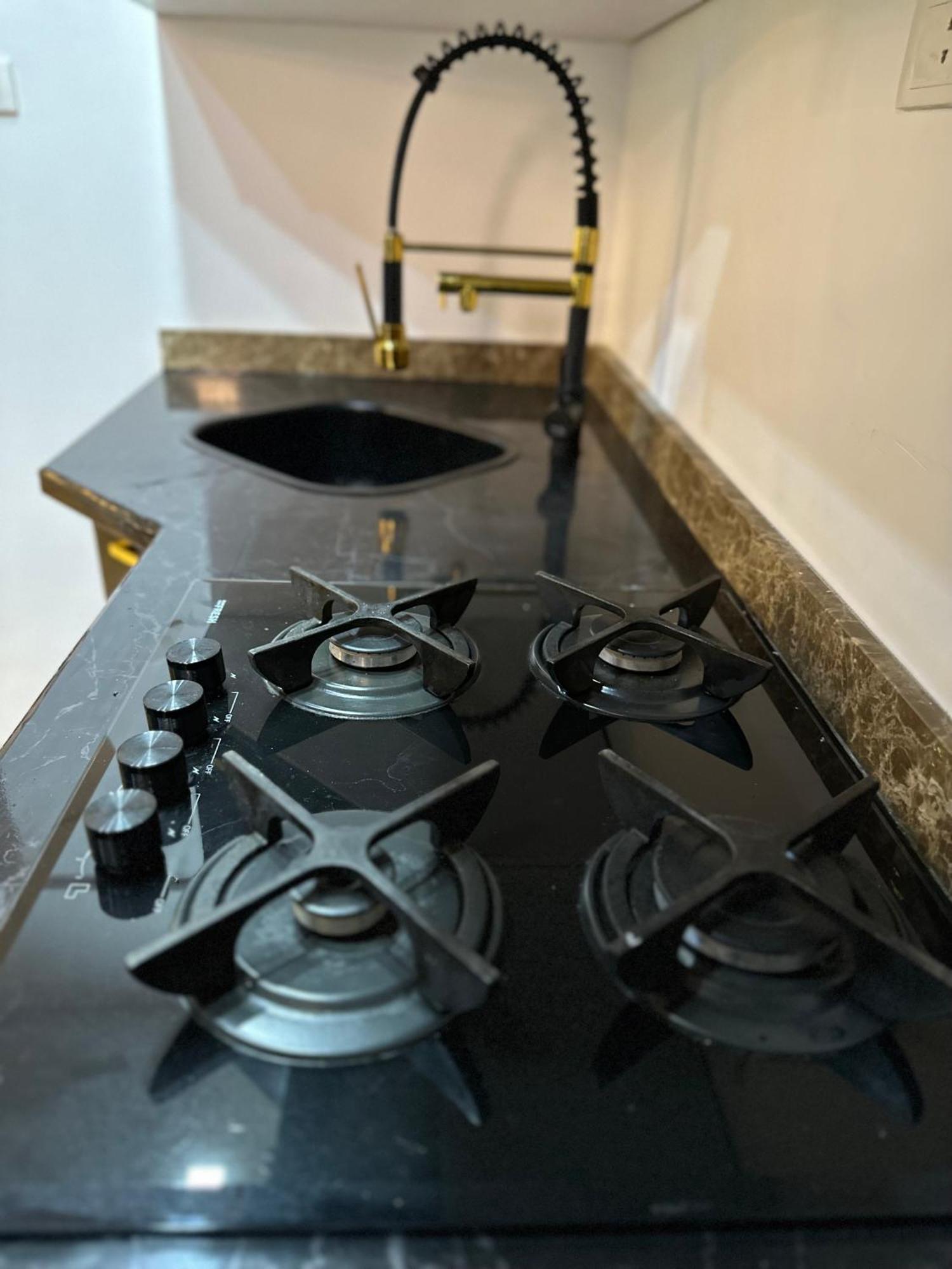 Modern 1-Bedroom Apartment In Zamalek Visits Allowed Cairo Ngoại thất bức ảnh