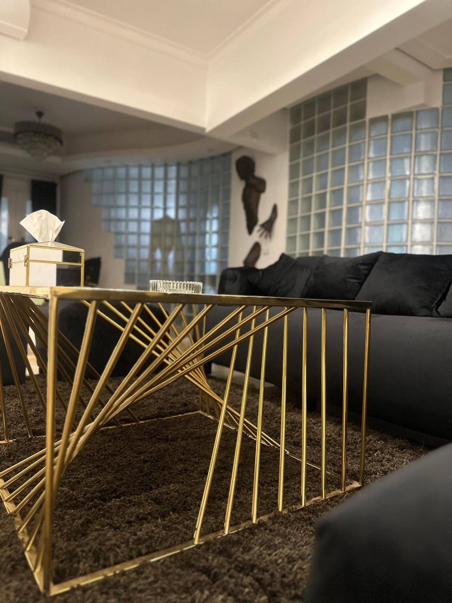 Modern 1-Bedroom Apartment In Zamalek Visits Allowed Cairo Ngoại thất bức ảnh